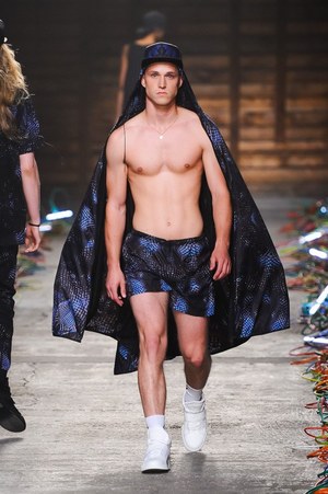 マルセロ・ブロン カウンティ・オブ・ミラン(MARCELO BURLON COUNTY OF MILAN) 2016年春夏メンズコレクション  - 写真24