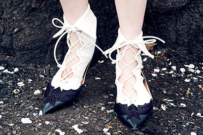 ”足元のシャツ”エリマキソックスから、編み上げタイプの新作が登場！2015年クルーズコレクション