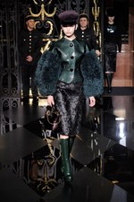 マーク・ジェイコブスが誘い込む、濃密でシークレットな世界　ルイヴィトン(LOUIS VUITTON)、2011-2012年秋冬コレクション｜写真25