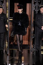 マーク・ジェイコブスが誘い込む、濃密でシークレットな世界　ルイヴィトン(LOUIS VUITTON)、2011-2012年秋冬コレクション｜写真30