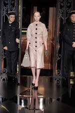 マーク・ジェイコブスが誘い込む、濃密でシークレットな世界　ルイヴィトン(LOUIS VUITTON)、2011-2012年秋冬コレクション｜写真34