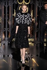 マーク・ジェイコブスが誘い込む、濃密でシークレットな世界　ルイヴィトン(LOUIS VUITTON)、2011-2012年秋冬コレクション｜写真38