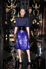 マーク・ジェイコブスが誘い込む、濃密でシークレットな世界　ルイヴィトン(LOUIS VUITTON)、2011-2012年秋冬コレクション｜写真49