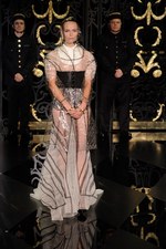 マーク・ジェイコブスが誘い込む、濃密でシークレットな世界　ルイヴィトン(LOUIS VUITTON)、2011-2012年秋冬コレクション｜写真59