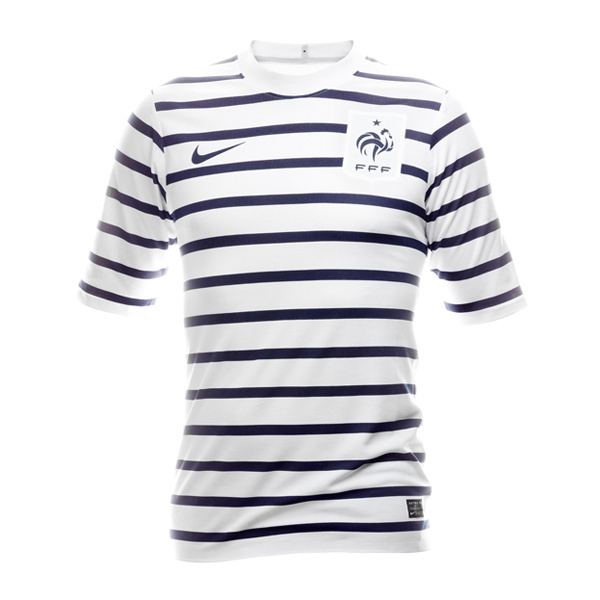 カール ラガーフェルド撮影によるサッカーフランス代表アウェイユニフォーム ファッションプレス