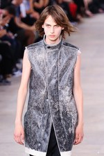 リック・オウエンス 2016年春夏メンズコレクション - リックが考える男らしさの定義｜写真12