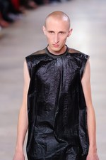 リック・オウエンス 2016年春夏メンズコレクション - リックが考える男らしさの定義｜写真41