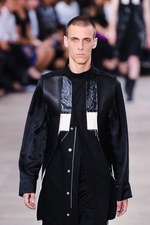 リック・オウエンス 2016年春夏メンズコレクション - リックが考える男らしさの定義｜写真47