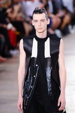 リック・オウエンス 2016年春夏メンズコレクション - リックが考える男らしさの定義｜写真49