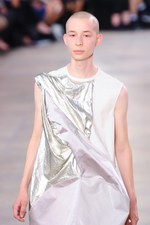 リック・オウエンス 2016年春夏メンズコレクション - リックが考える男らしさの定義｜写真70