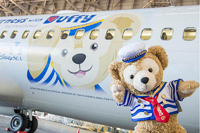 ダッフィー｜ダッフィーと一緒に空の旅を - ディズニー×JALの特別塗装機が国内線に就航