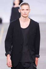 Y-3 2016年春夏コレクション - 3本線への回帰と進化｜写真2