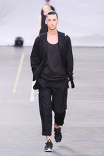 Y-3 2016年春夏コレクション - 3本線への回帰と進化｜写真5