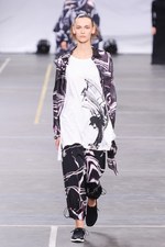 Y-3 2016年春夏コレクション - 3本線への回帰と進化｜写真101