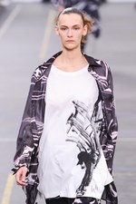 Y-3 2016年春夏コレクション - 3本線への回帰と進化｜写真102