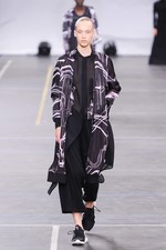 Y-3 2016年春夏コレクション - 3本線への回帰と進化｜写真104
