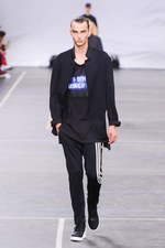 Y-3 2016年春夏コレクション - 3本線への回帰と進化｜写真15