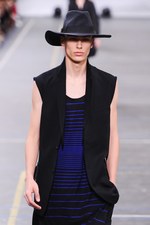 Y-3 2016年春夏コレクション - 3本線への回帰と進化｜写真27