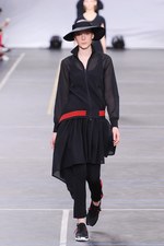 Y-3 2016年春夏コレクション - 3本線への回帰と進化｜写真28