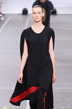 Y-3 2016年春夏コレクション - 3本線への回帰と進化｜写真31