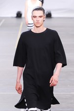 Y-3 2016年春夏コレクション - 3本線への回帰と進化｜写真39