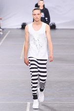 Y-3 2016年春夏コレクション - 3本線への回帰と進化｜写真40