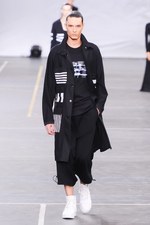 Y-3 2016年春夏コレクション - 3本線への回帰と進化｜写真42