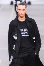 Y-3 2016年春夏コレクション - 3本線への回帰と進化｜写真43