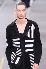 Y-3 2016年春夏コレクション - 3本線への回帰と進化｜写真45