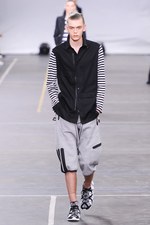 Y-3 2016年春夏コレクション - 3本線への回帰と進化｜写真46