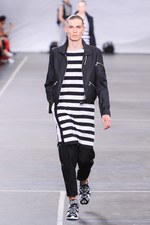 Y-3 2016年春夏コレクション - 3本線への回帰と進化｜写真48