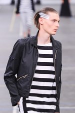 Y-3 2016年春夏コレクション - 3本線への回帰と進化｜写真49