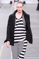 Y-3 2016年春夏コレクション - 3本線への回帰と進化｜写真51