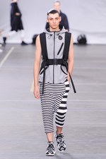 Y-3 2016年春夏コレクション - 3本線への回帰と進化｜写真52