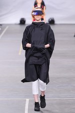 Y-3 2016年春夏コレクション - 3本線への回帰と進化｜写真56