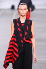 Y-3 2016年春夏コレクション - 3本線への回帰と進化｜写真59