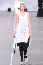 Y-3 2016年春夏コレクション - 3本線への回帰と進化｜写真68