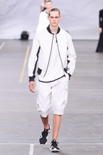 Y-3 2016年春夏コレクション - 3本線への回帰と進化｜写真74