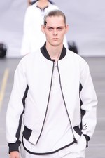 Y-3 2016年春夏コレクション - 3本線への回帰と進化｜写真75
