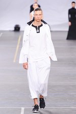 Y-3 2016年春夏コレクション - 3本線への回帰と進化｜写真77