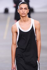 Y-3 2016年春夏コレクション - 3本線への回帰と進化｜写真80