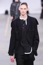 Y-3 2016年春夏コレクション - 3本線への回帰と進化｜写真82