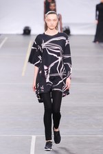 Y-3 2016年春夏コレクション - 3本線への回帰と進化｜写真95