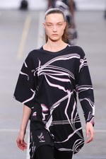 Y-3 2016年春夏コレクション - 3本線への回帰と進化｜写真96