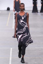 Y-3 2016年春夏コレクション - 3本線への回帰と進化｜写真97