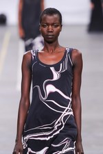 Y-3 2016年春夏コレクション - 3本線への回帰と進化｜写真98