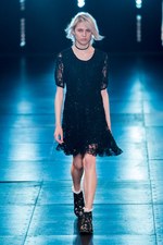 サンローラン 2016年春夏メンズコレクション - 西海岸グランジロックの歴史｜写真3