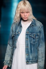 サンローラン 2016年春夏メンズコレクション - 西海岸グランジロックの歴史｜写真102