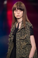 サンローラン 2016年春夏メンズコレクション - 西海岸グランジロックの歴史｜写真106