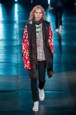 サンローラン 2016年春夏メンズコレクション - 西海岸グランジロックの歴史｜写真15